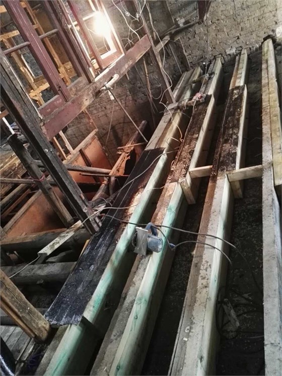 木結(jié)構(gòu)文物保護建筑采用了我公司的碳纖維布加固系統(tǒng)進行修復