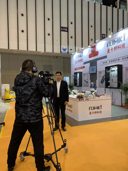 新華網(wǎng)展會(huì)上采訪曼卡特徐總2