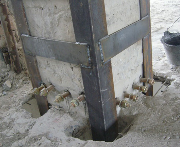 粘鋼現(xiàn)場施工