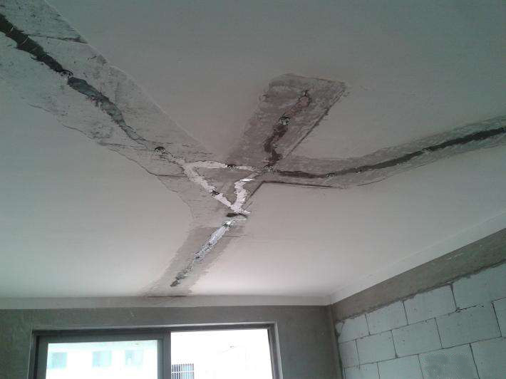 現(xiàn)澆板裂縫碳纖維布加固方法