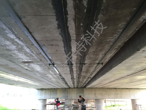 預應力碳纖維板可拆卸錨具用于橋梁加固，有什么優(yōu)勢