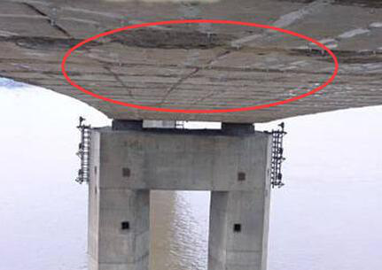 橋梁出現(xiàn)裂縫，亟待修補(bǔ)加固！