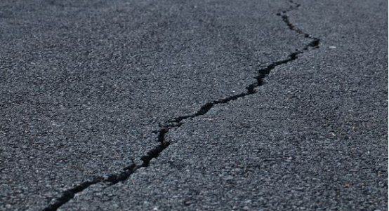 如何進(jìn)行道路裂縫修補