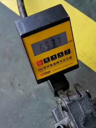 學(xué)螺桿中再將其貼著混凝土焊到螺桿上