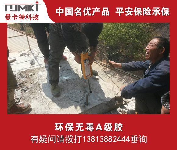 把施工現(xiàn)場的積水清掃干凈