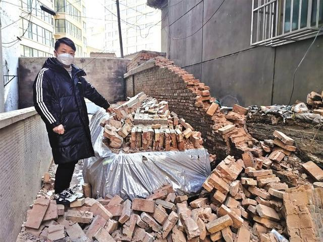 碳纖維布加固｜蘭州某小區(qū)圍墻倒塌砸損4輛車