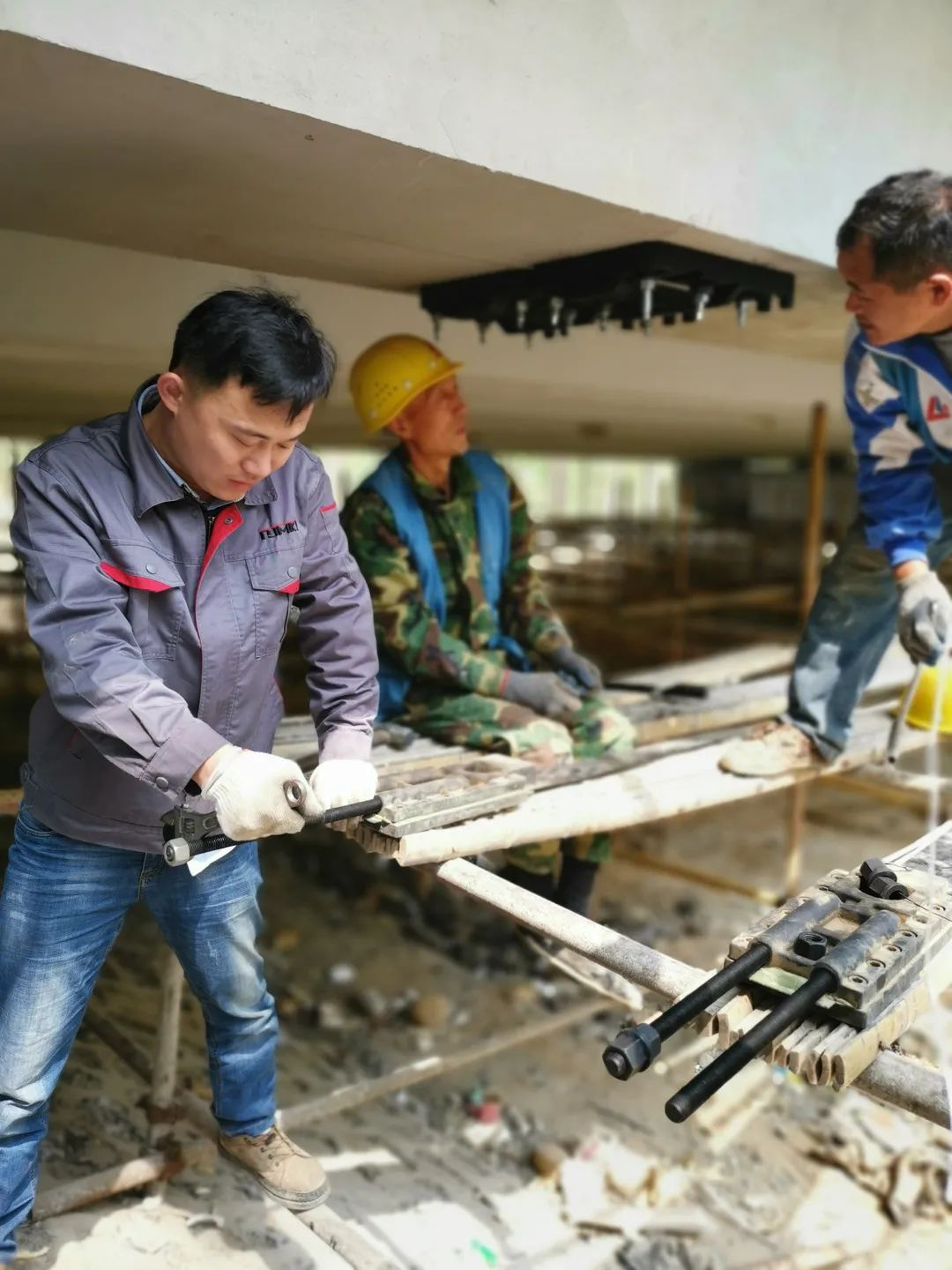 碳纖維板做加固修復(fù)