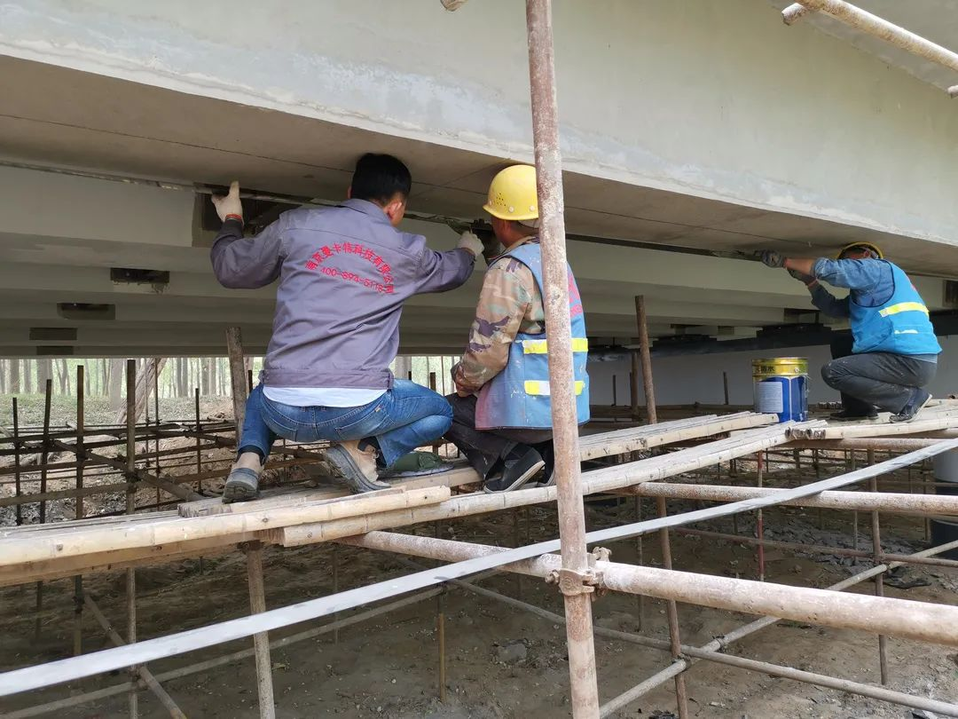 預(yù)應(yīng)力碳纖維板加固系統(tǒng)，橋梁加固得力選擇