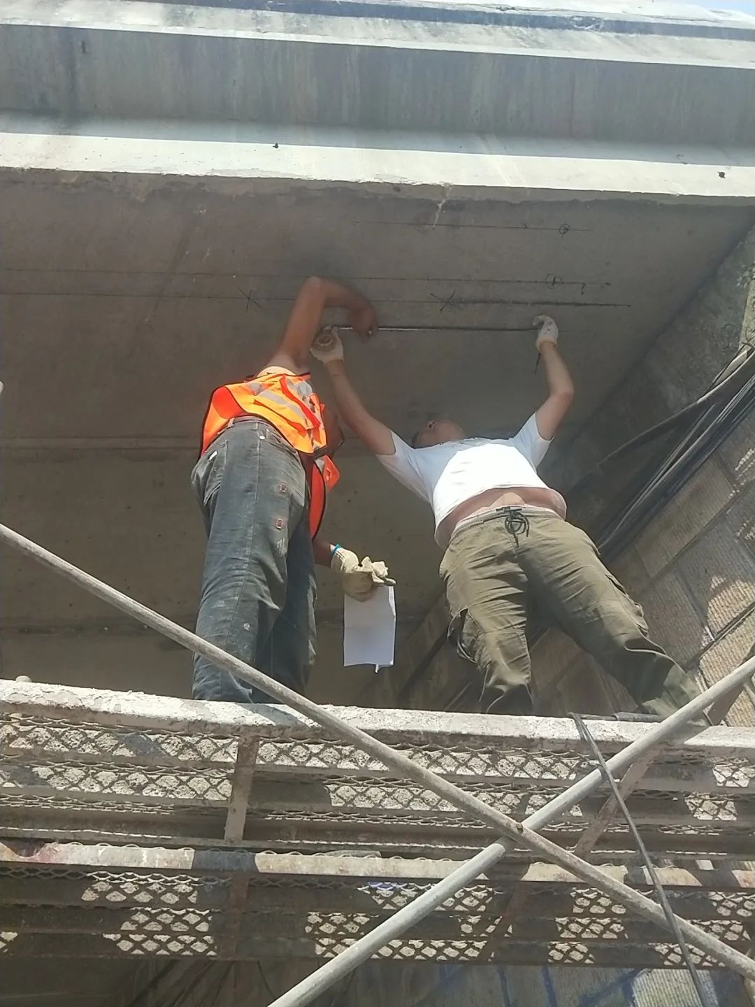 曼卡特預(yù)應(yīng)力碳板錨具&mdash;G15高速東王戈橋加固