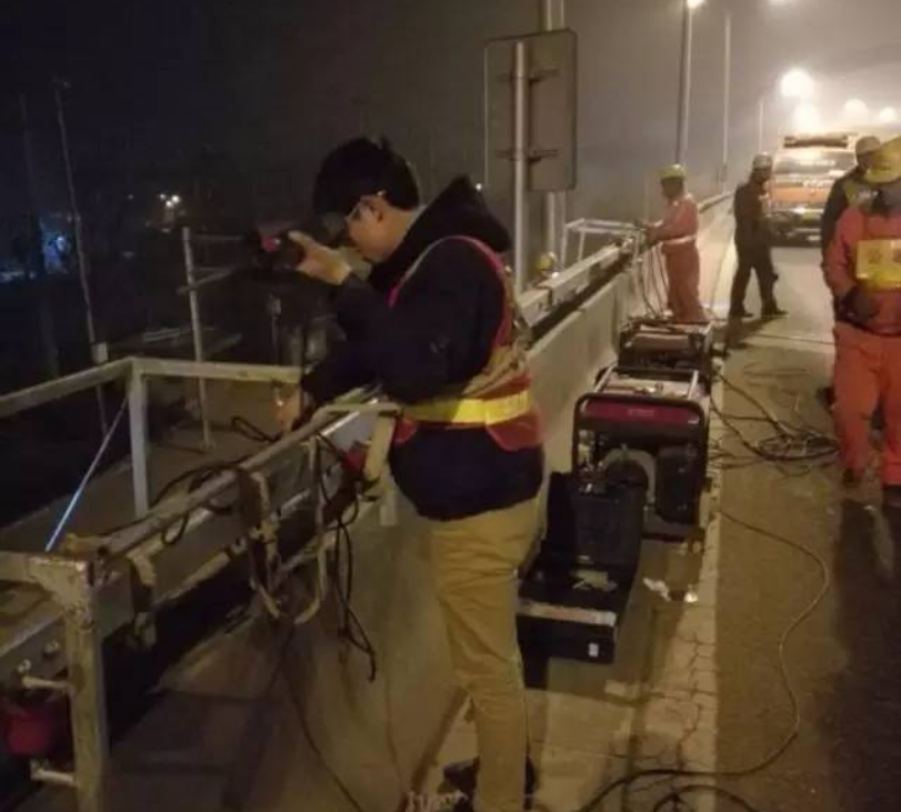 凌晨3點，南京曼卡特工程師現(xiàn)場技術(shù)指導中