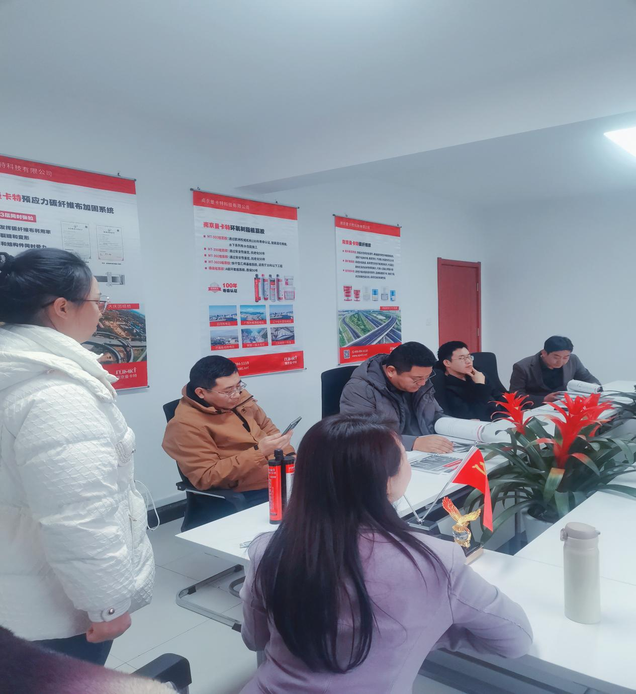 錨栓生產(chǎn)廠家迎來客戶參觀，董事長(zhǎng)黃子秀女士親自接待