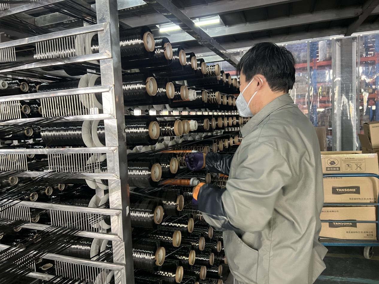 曼卡特碳纖維布、源頭廠家直供高強(qiáng)度材料