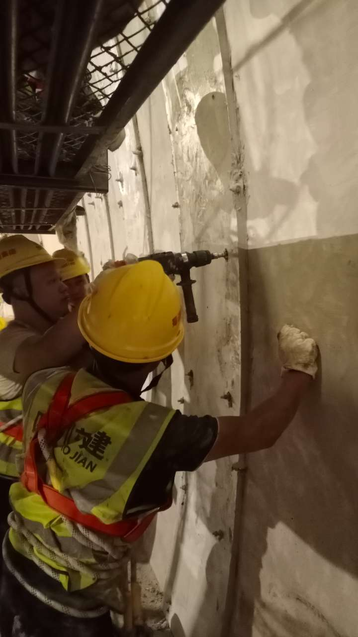  仁沐新高速雷打石隧道處治工程采用曼卡特膠粘模擴底錨栓