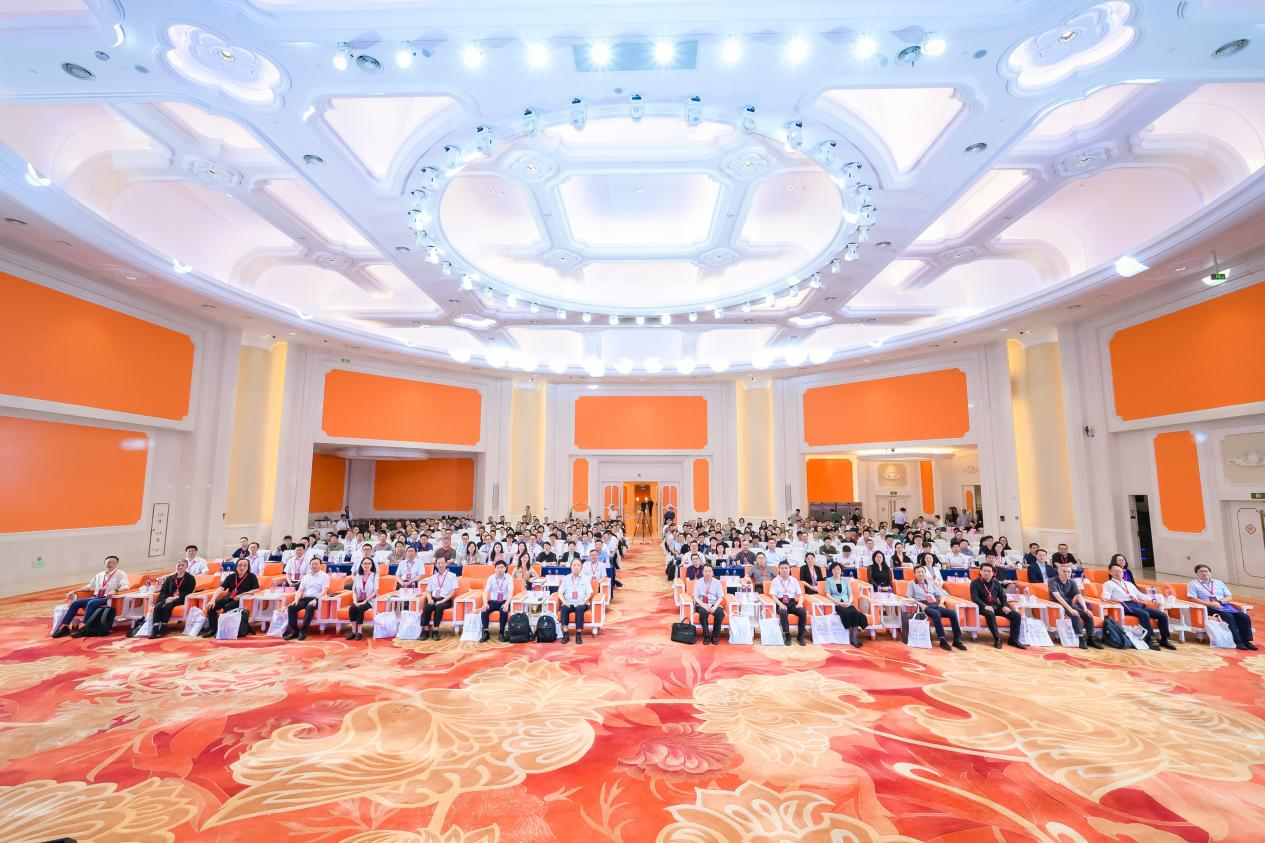 曼卡特董事長(zhǎng)黃子秀亮相江蘇城市更新論壇、以科技匠心賦能城市可持續(xù)發(fā)展