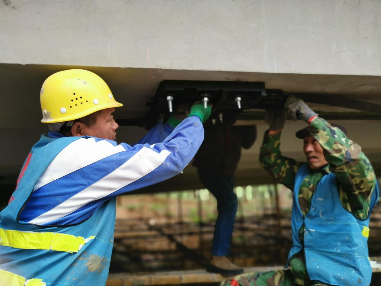 曼卡特預(yù)應(yīng)力碳纖維板加固技術(shù)賦能河南清水河大橋，開啟橋梁安全新篇章